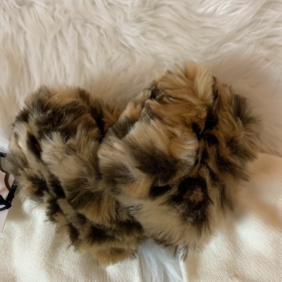 Mud Pie off white gloves with faux leopard fur cuffs and rhinestone “ring” New - Picture 2 of 7